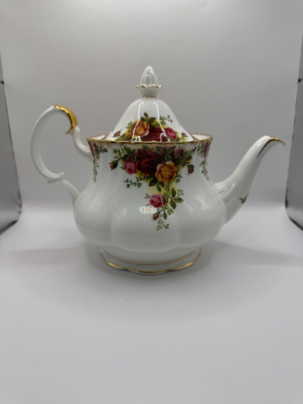 Royal Albert Large Old Country Roses Teapot 1.5L